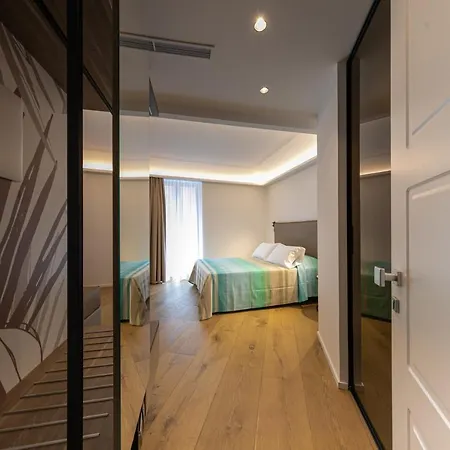 Palazzo Raho 4* チェファル