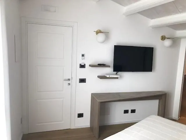 Palazzo Raho 切法卢