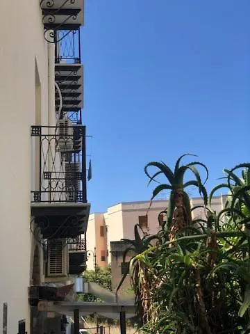 Palazzo Raho 4* 切法卢