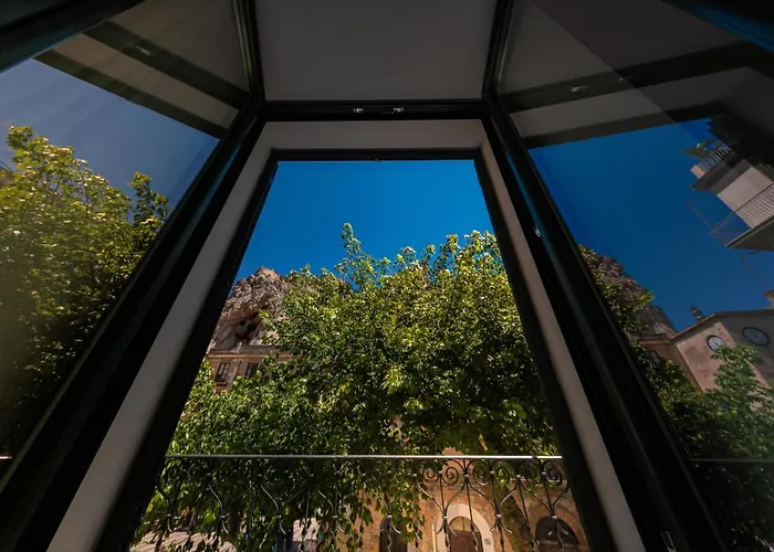 Palazzo Raho تْشيفالو